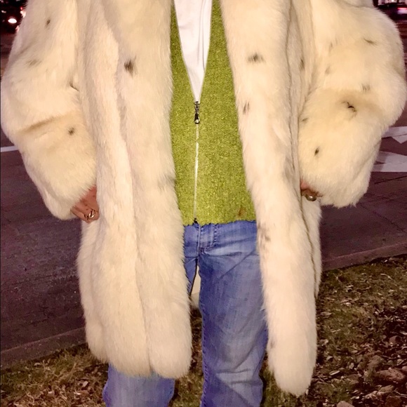 Behind every great woman is a High Quality Fur - Picture 5 of 7